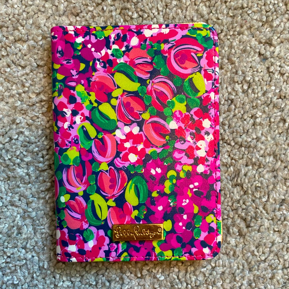 Lilly Pulitzer Passport Holder. New.